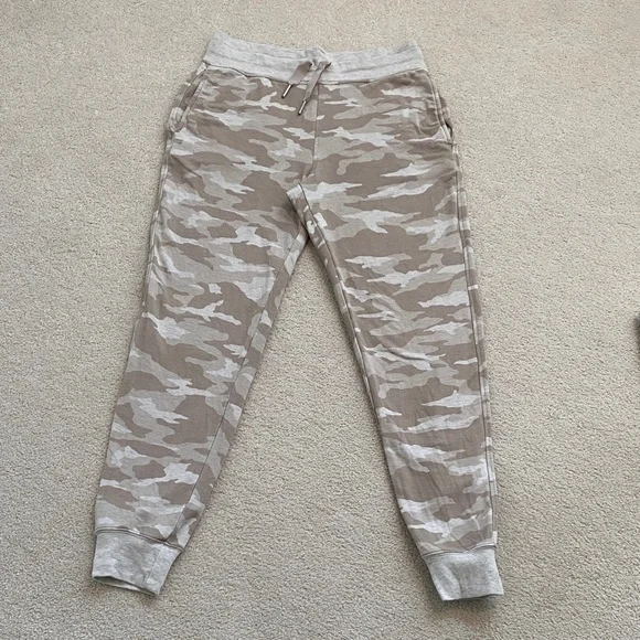 🌸ATHLETA SET Camo Print Jogger Set - Picture 3 of 12